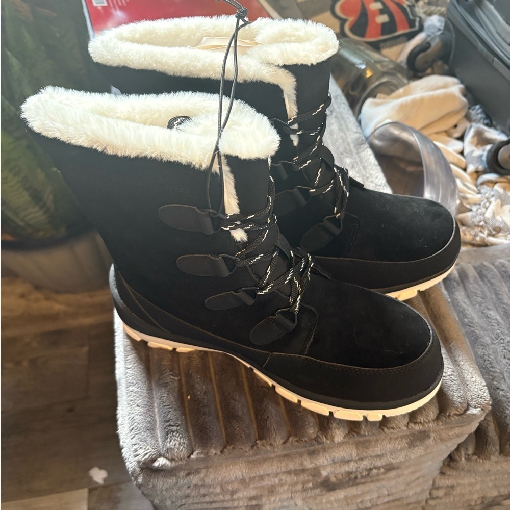 Universal Thread Black Ankle Boots